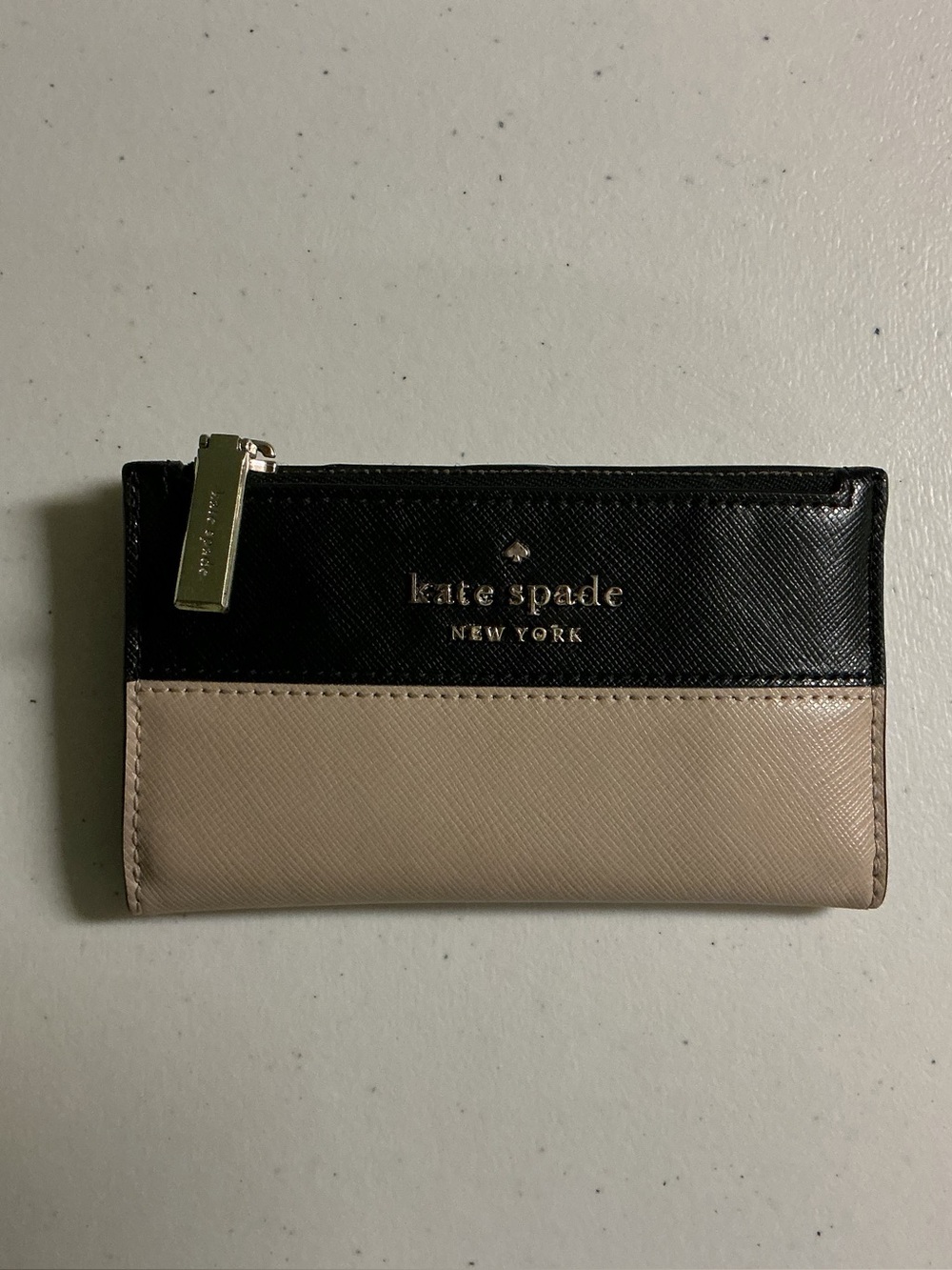 Kate Spade New York Women’s Bifold Wallet Zip Coin Pocket ID Window Black Beige